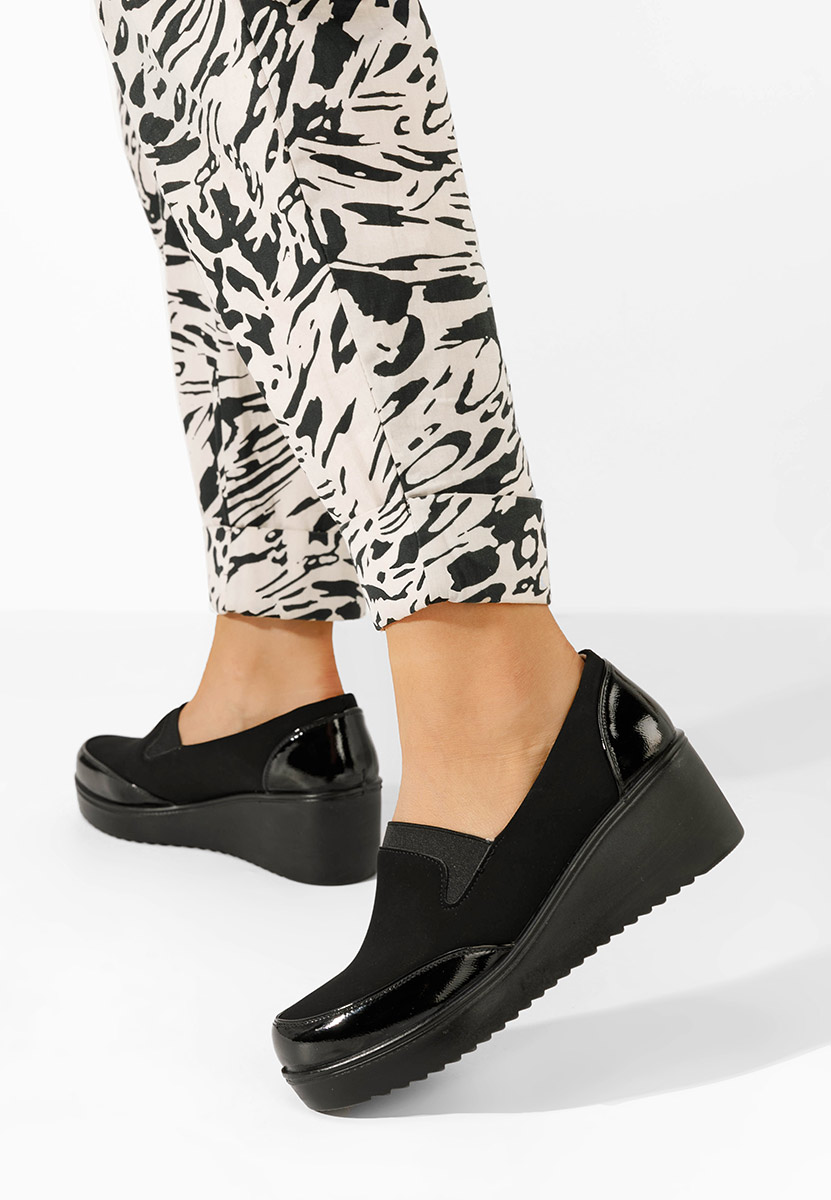 Czarne czółenka na koturnie Belma