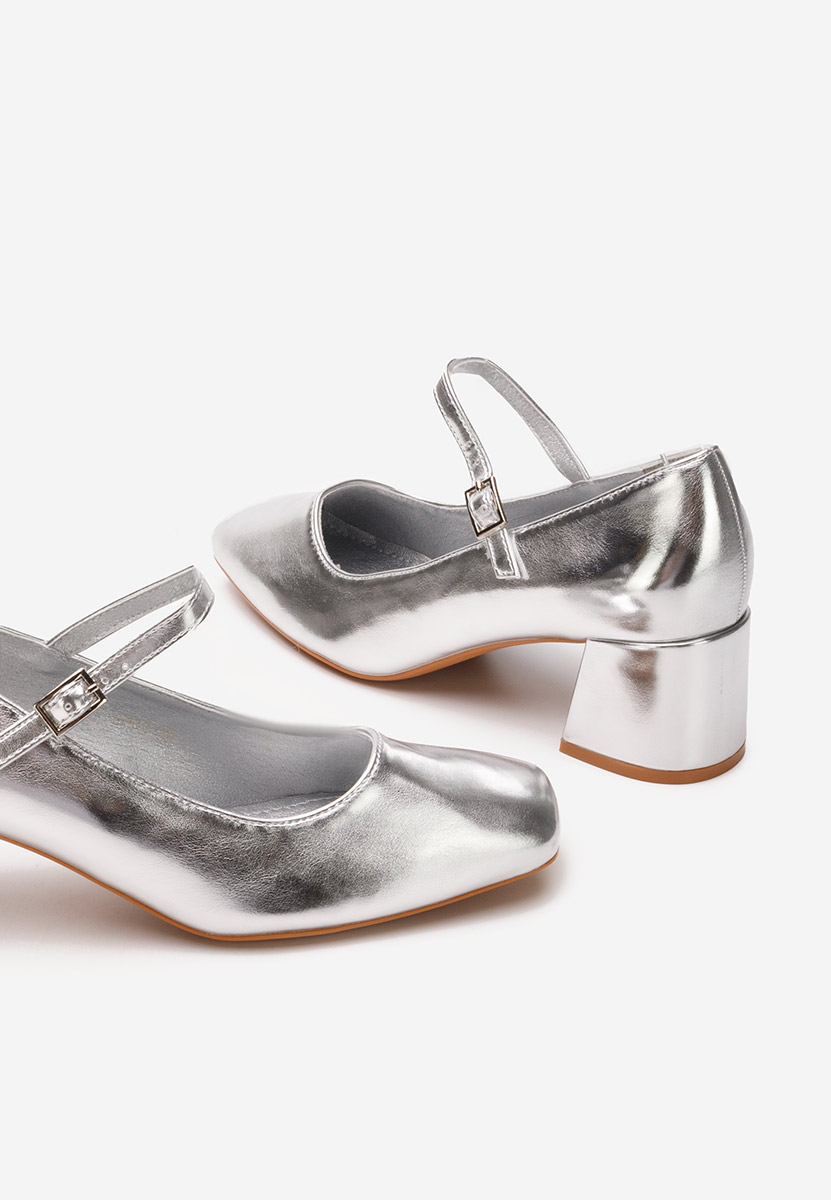 Srebrne czółenka na słupku Erosa V3