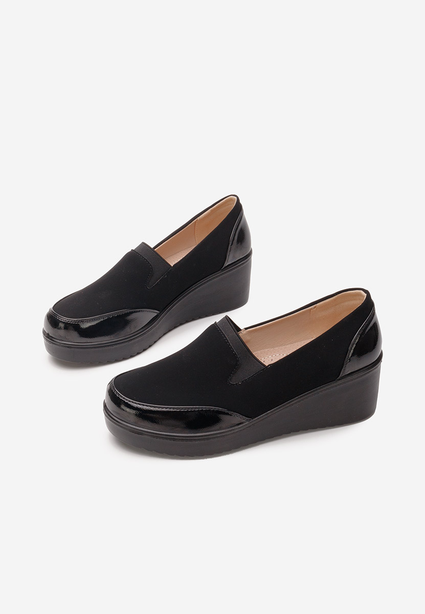 Czarne czółenka na koturnie Belma