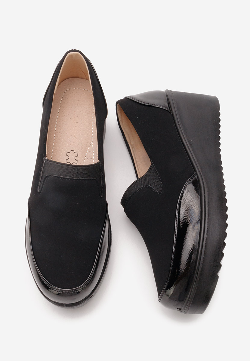 Czarne czółenka na koturnie Belma