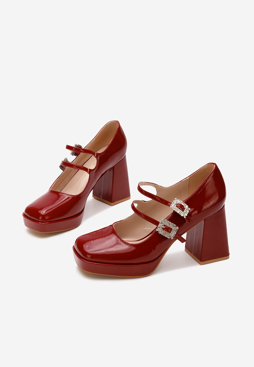 Czerwone czółenka na słupku Elany