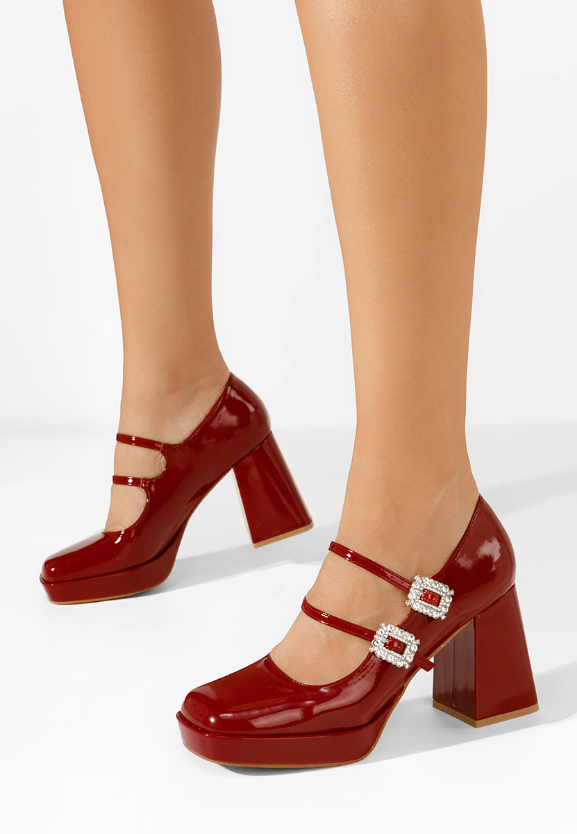 Czerwone czółenka na słupku Elany