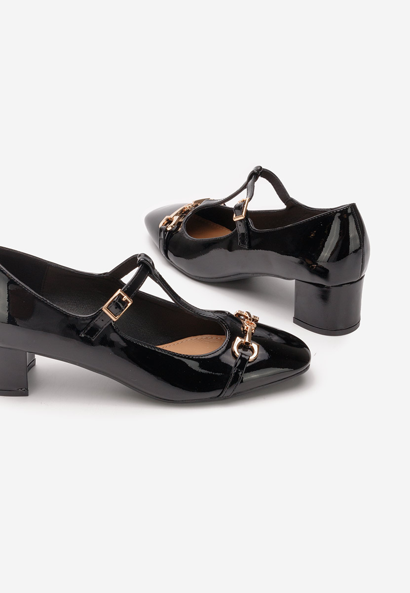 Czarne czółenka na słupku Lynnesse