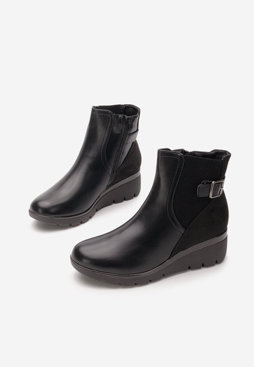 Czarne botki na platformie Ritama