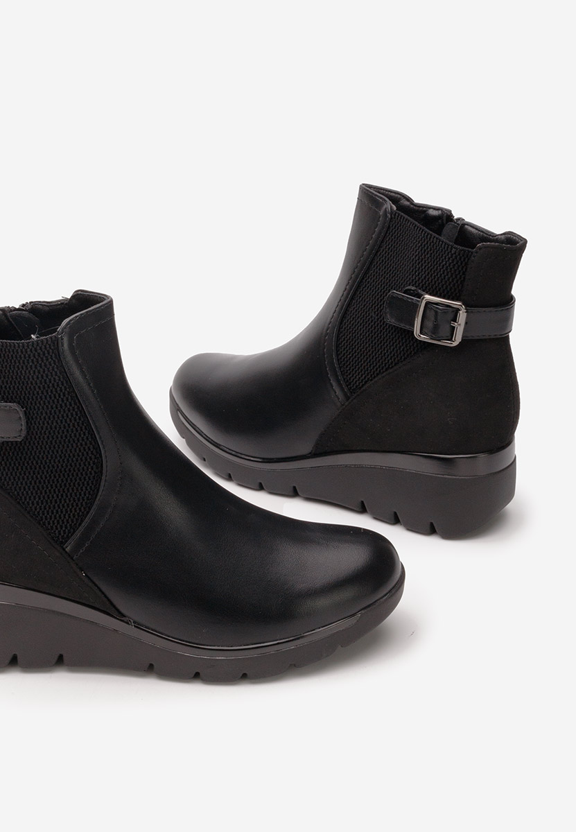 Czarne botki na platformie Ritama