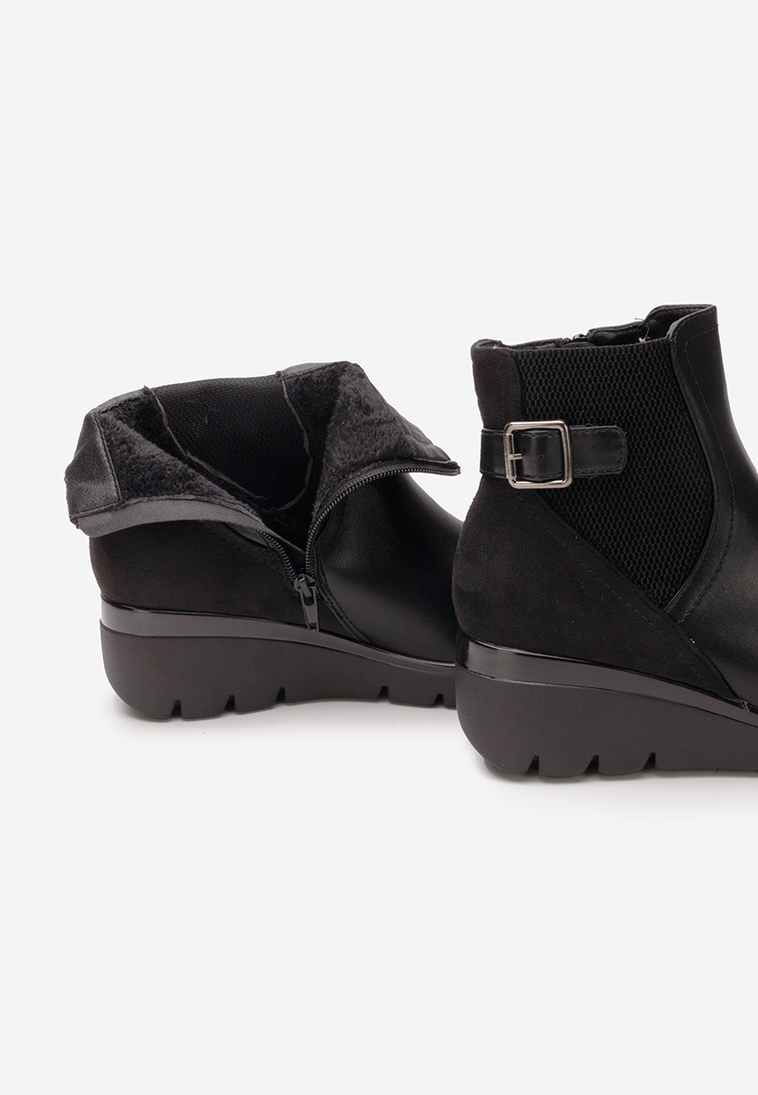 Czarne botki na platformie Ritama