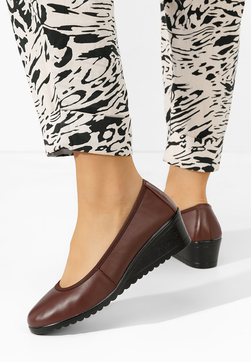 Bordowe czółenka na koturnie Josmia