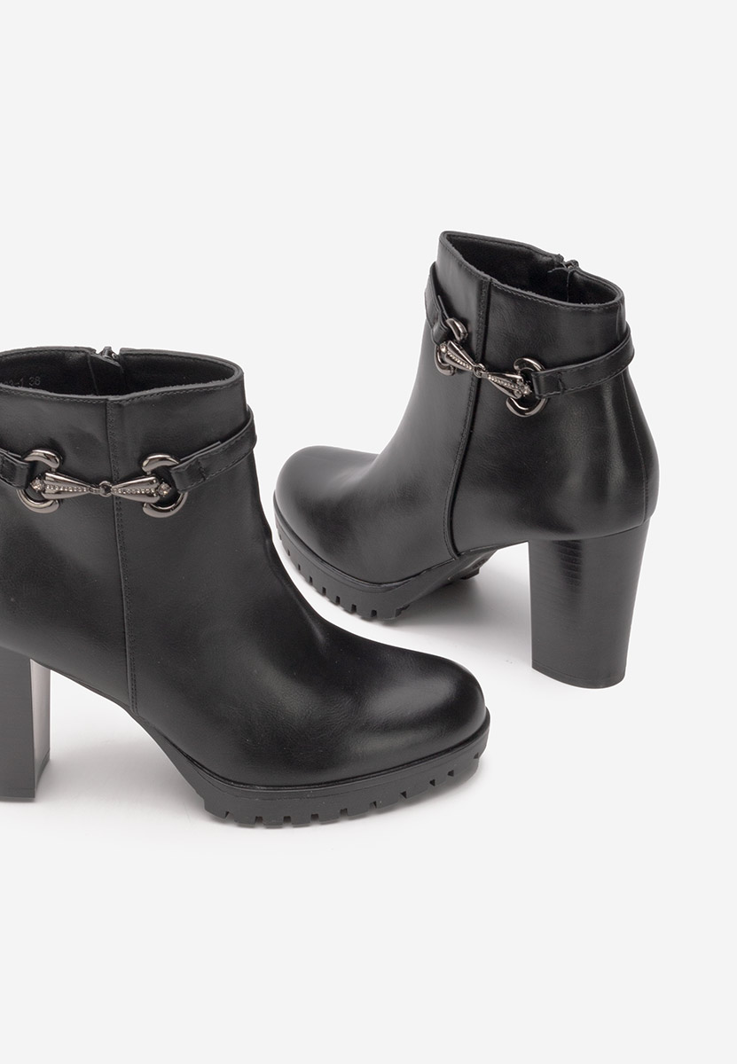 Czarne botki na słupku Nesia