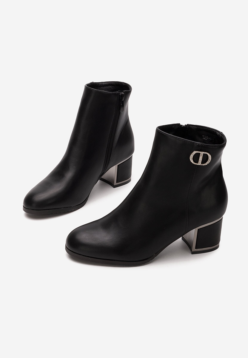 Czarne botki na słupku Delmy