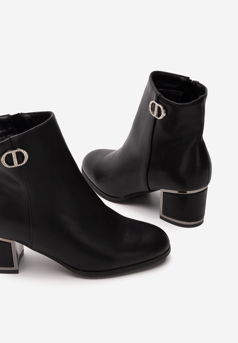 Czarne botki na słupku Delmy