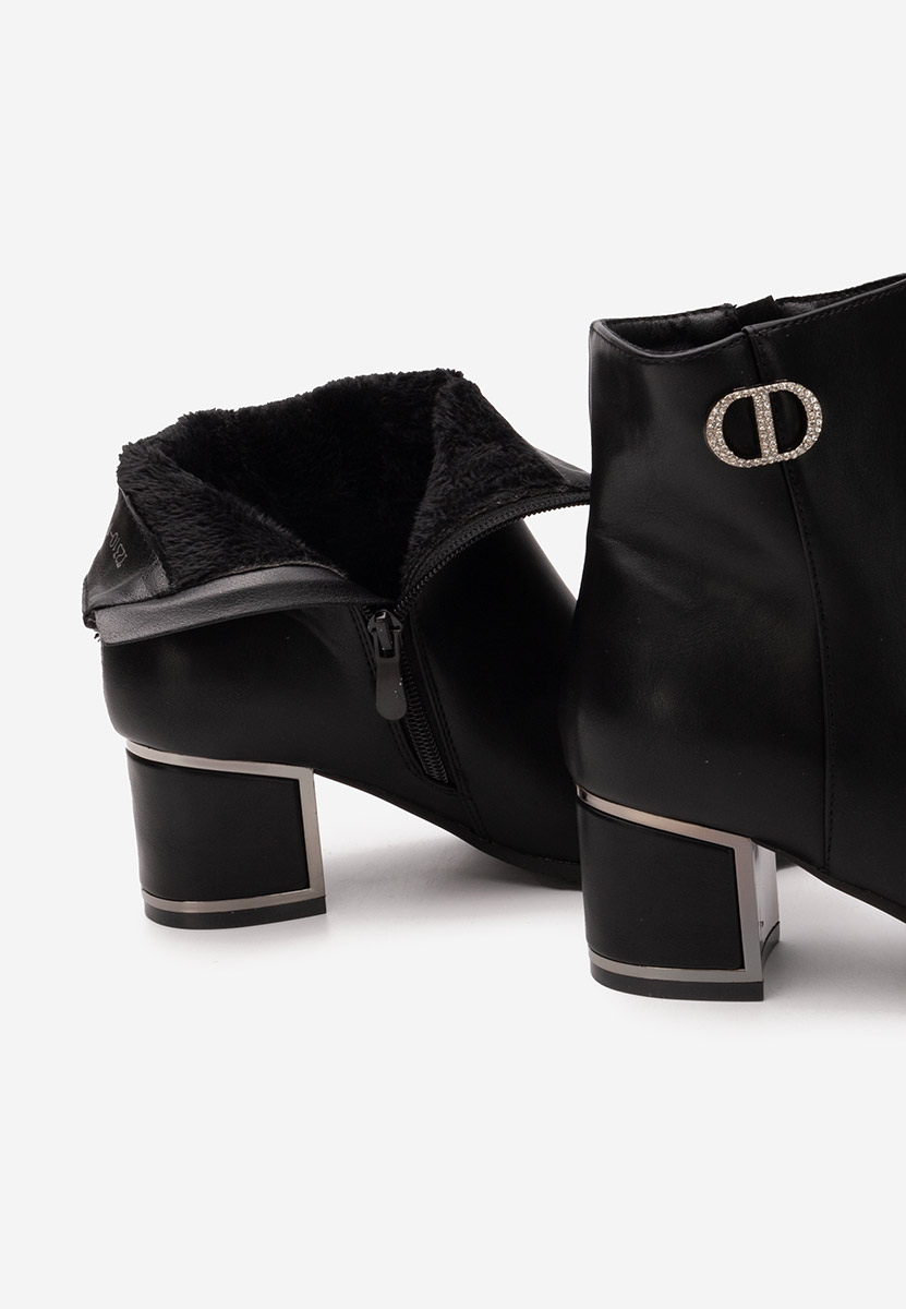 Czarne botki na słupku Delmy