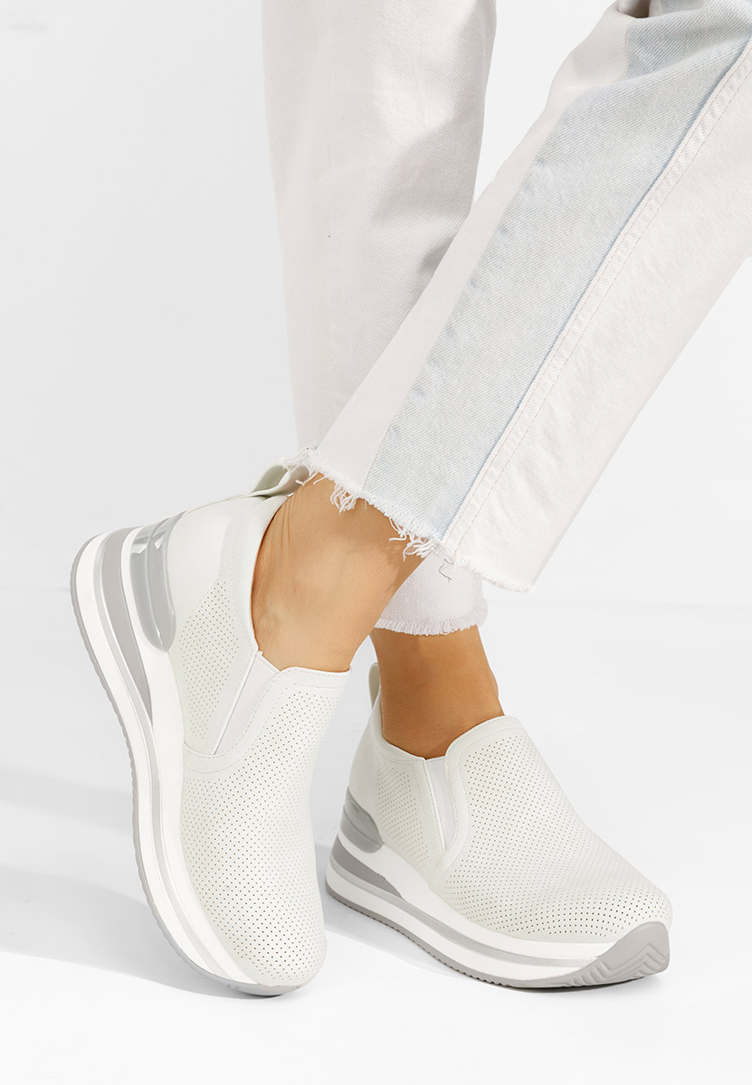 Białe sneakersy na koturnie Reba