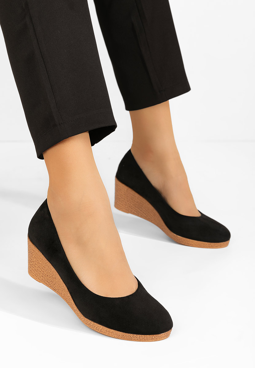 Czarne czółenka na koturnie Gricelda