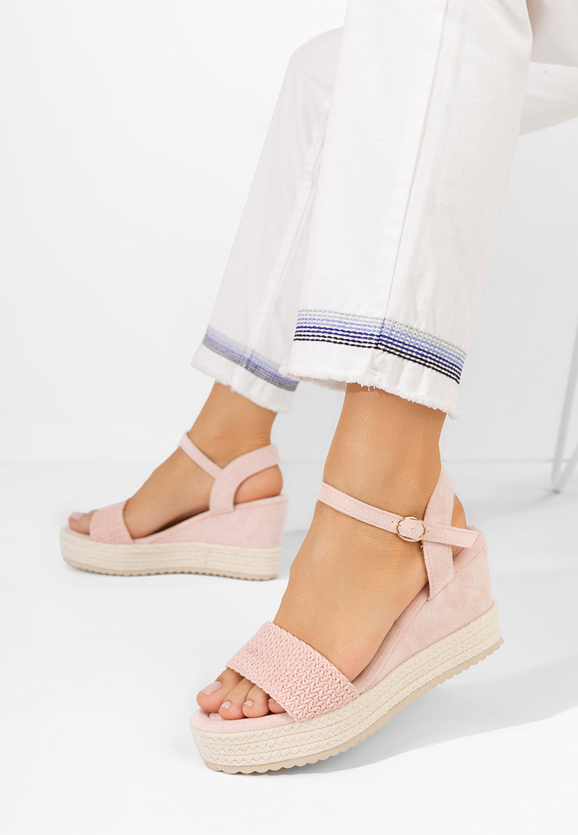 Różowe sandały na koturnie Debbi