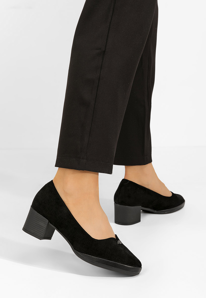 Czarne czółenka na słupku Jinny