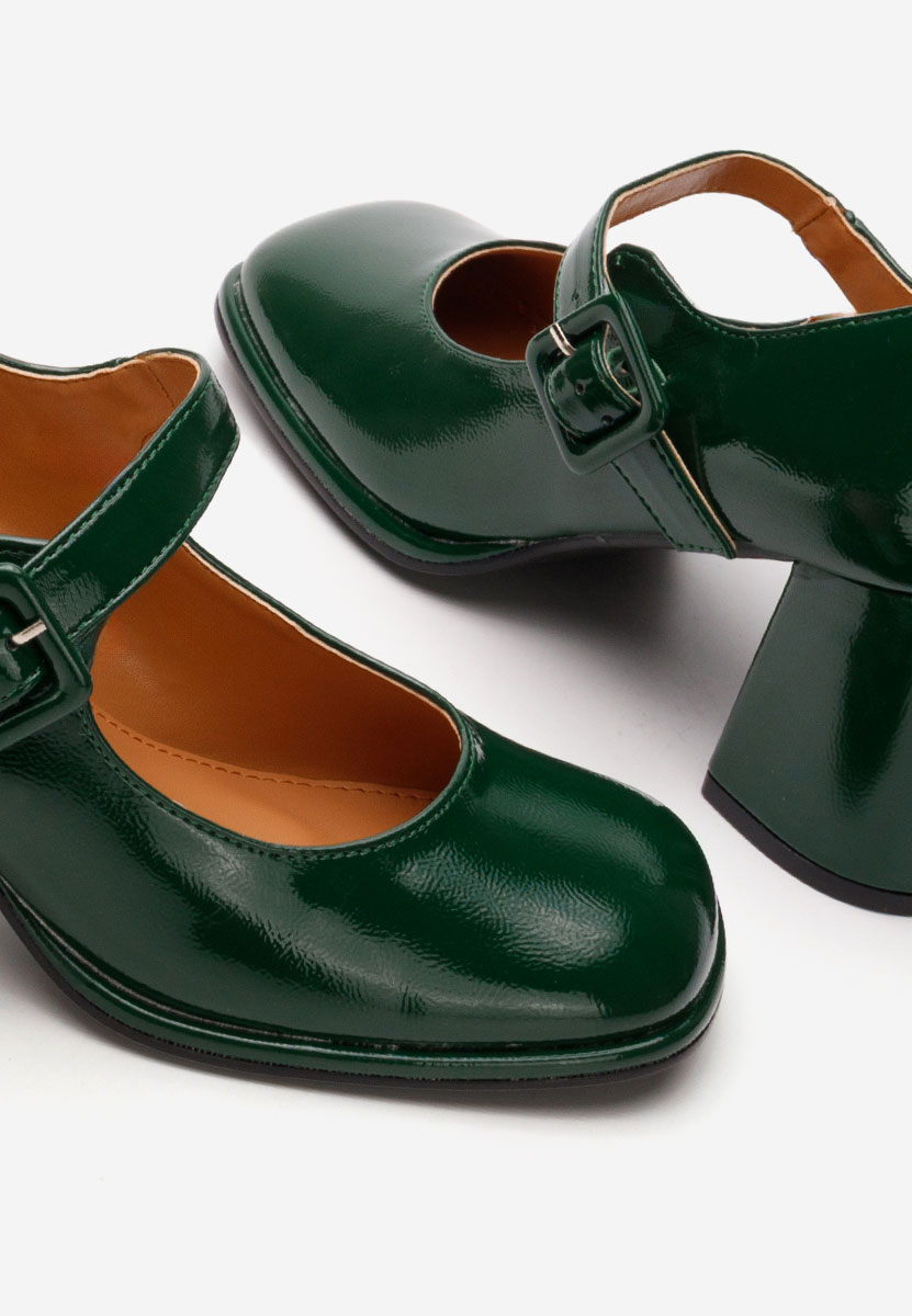 Zielone czółenka na słupku Terresa