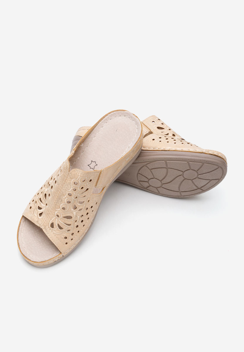 Beżowe klapki na koturnie Evangelina