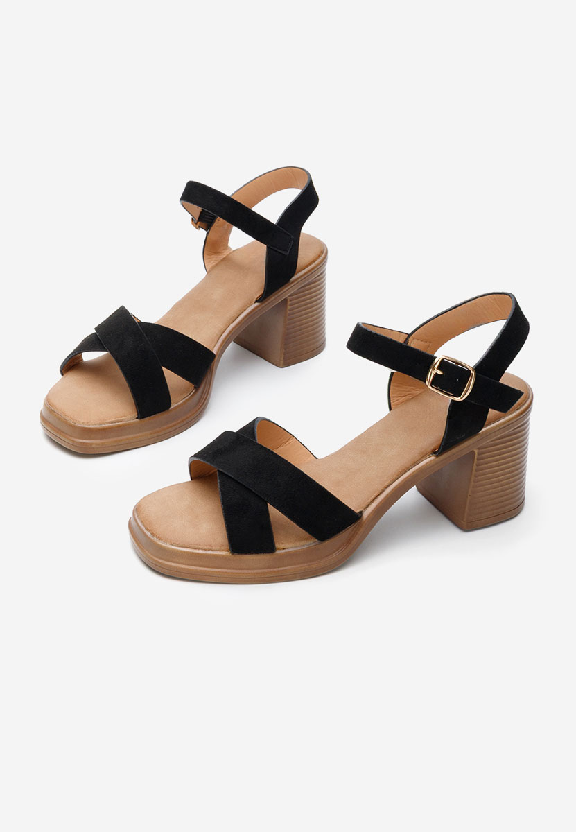 Czarne sandały na słupku Jacqualine
