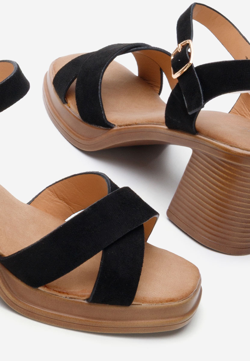 Czarne sandały na słupku Jacqualine