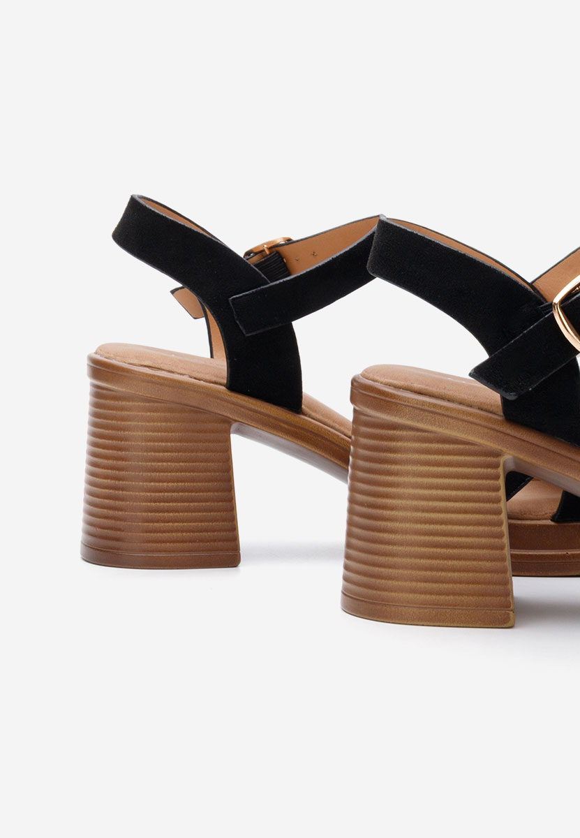 Czarne sandały na słupku Jacqualine