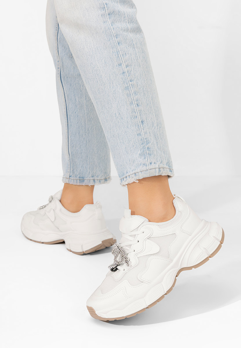 Białe sneakersy na koturnie Jasmyne