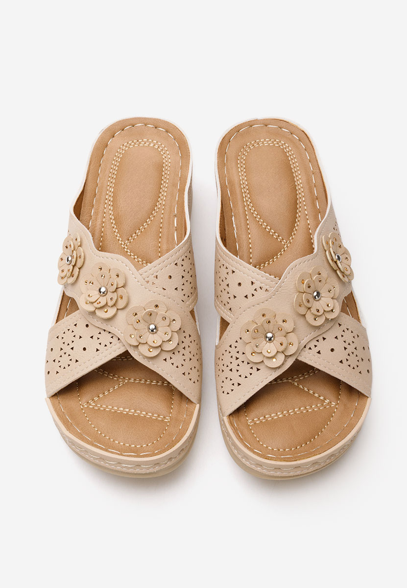 Beżowe klapki na koturnie Clarysa