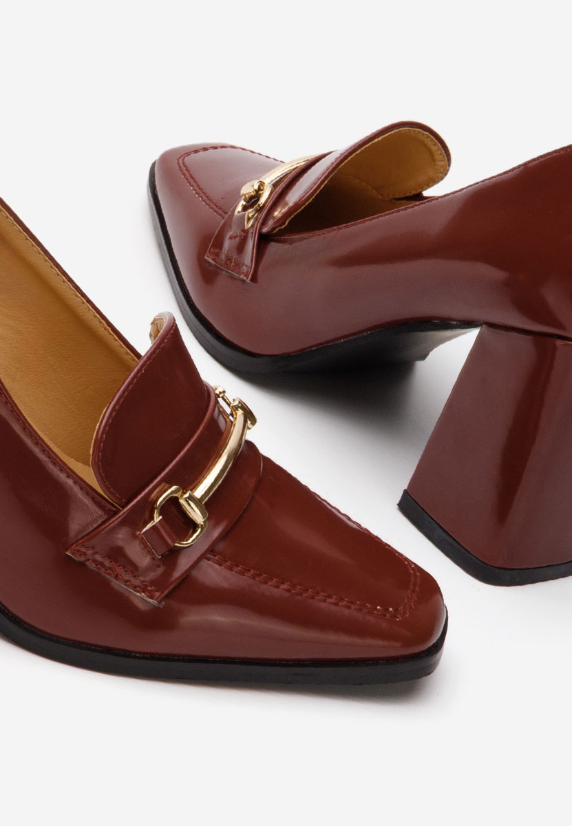 Bordowe mokasyny na słupku Noriana