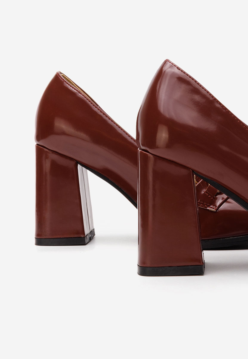 Bordowe mokasyny na słupku Noriana