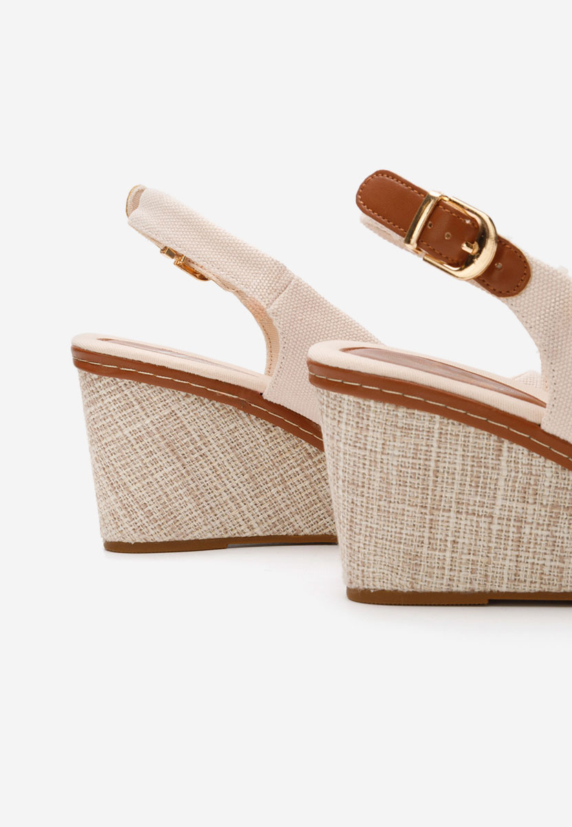 Beżowe sandały na koturnie Carolla