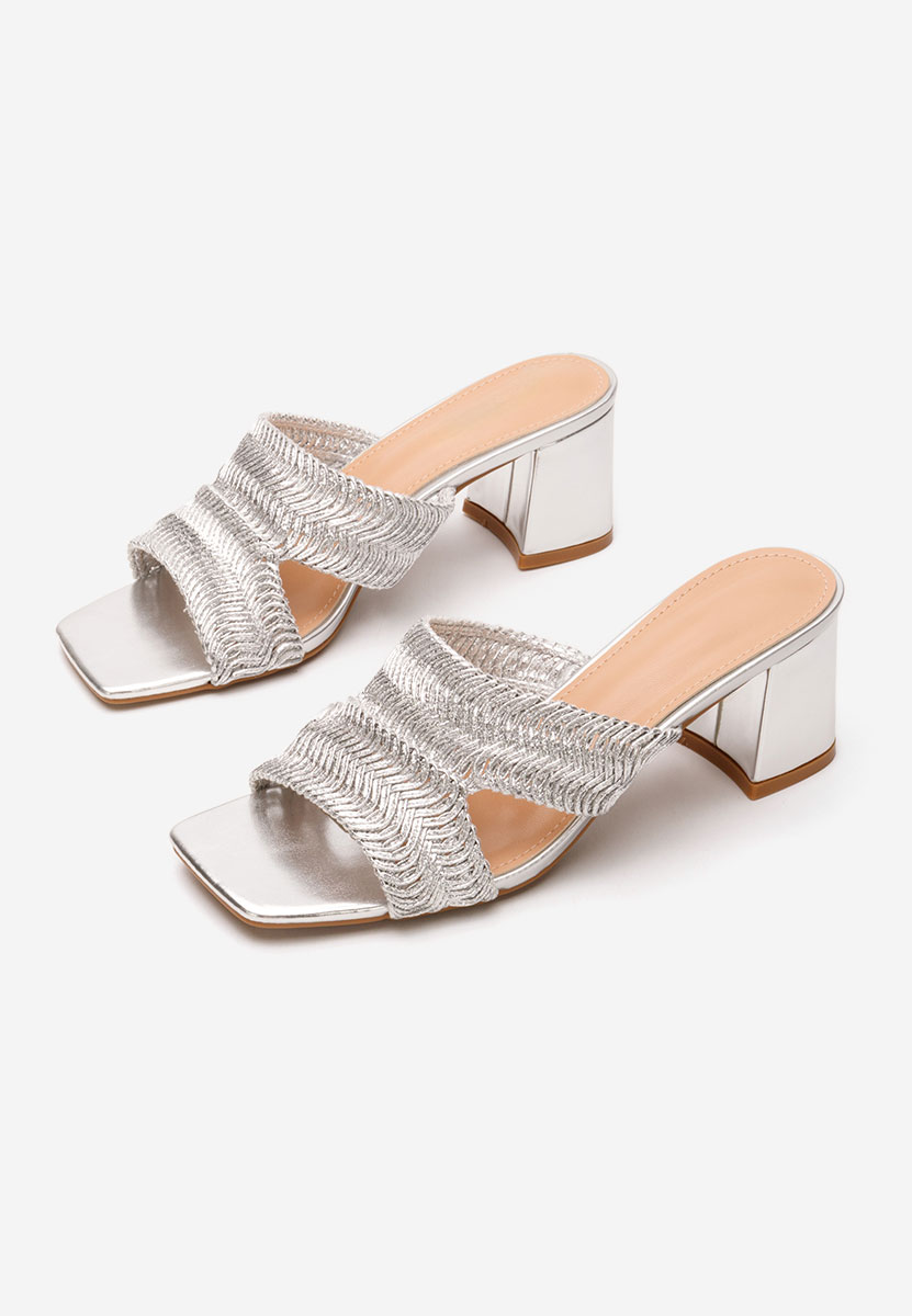 Srebrne klapki na obcasie Nely