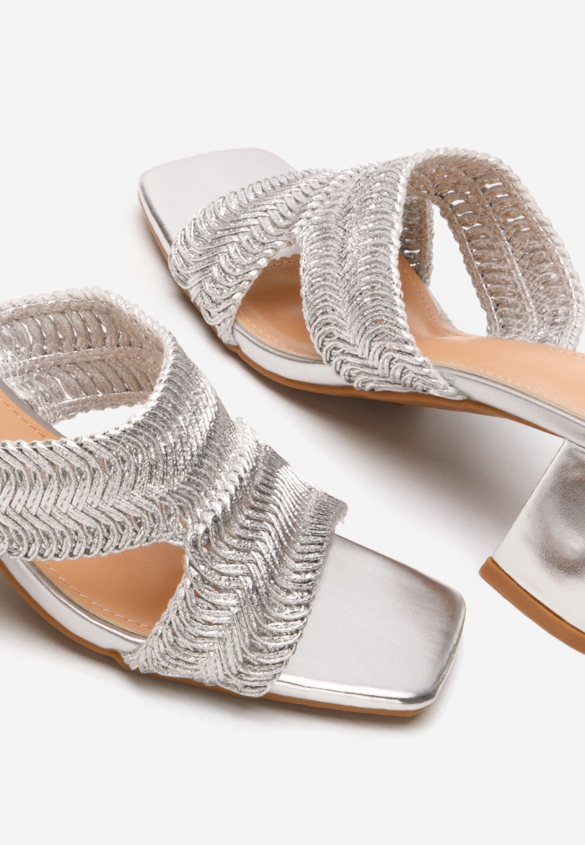 Srebrne klapki na obcasie Nely