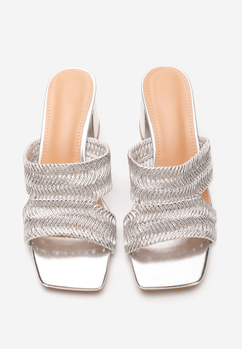 Srebrne klapki na obcasie Nely