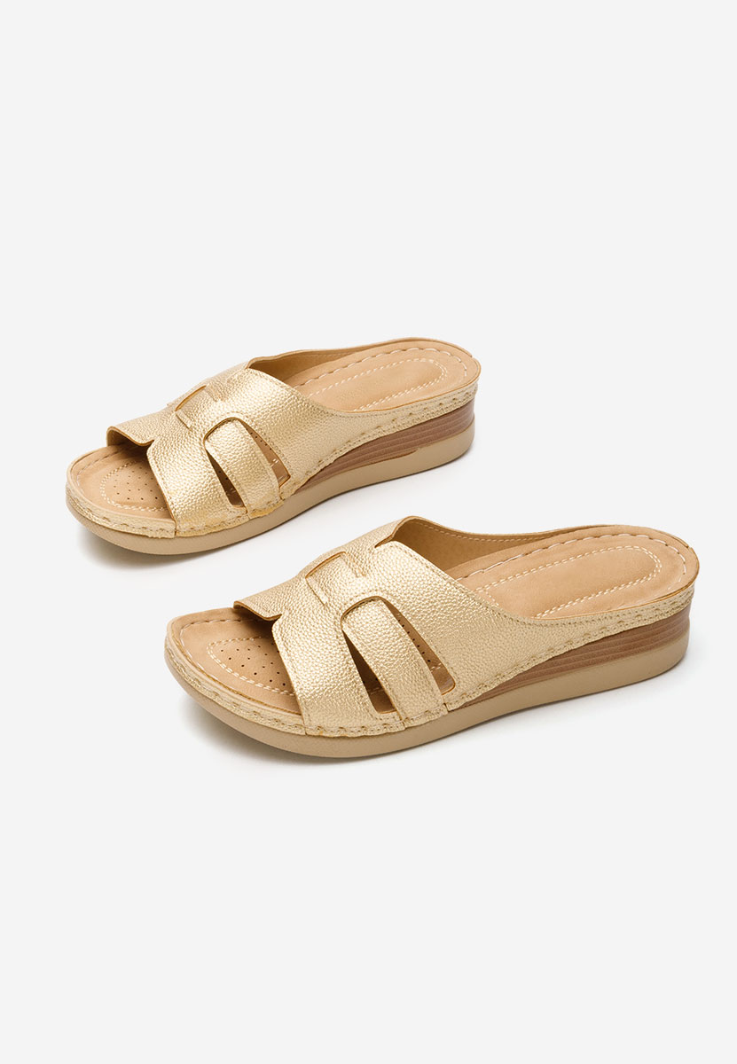 Złote klapki na koturnie Marhta