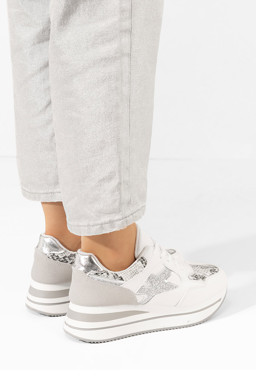 Białe sneakersy na platformie Jacquelyne