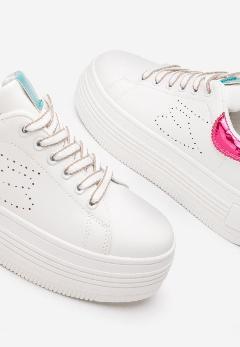 Białe sneakersy na koturnie Sellena
