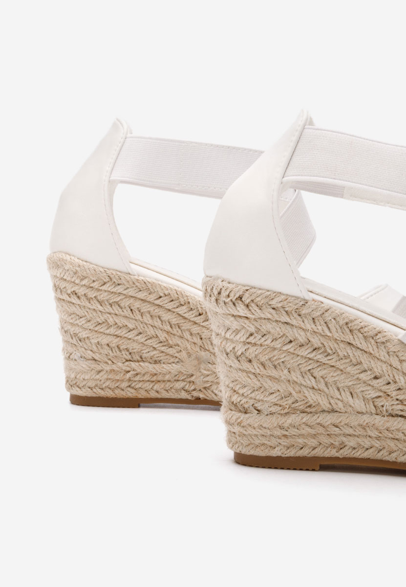 Białe sandały na koturnie Rosaria