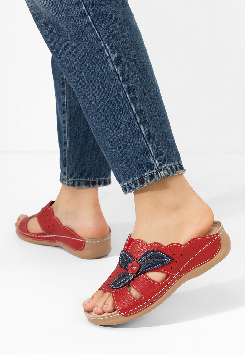 Czerwone klapki na koturnie Yanda