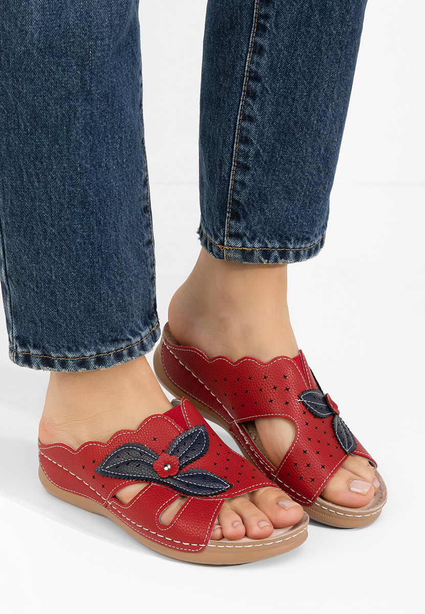 Czerwone klapki na koturnie Yanda