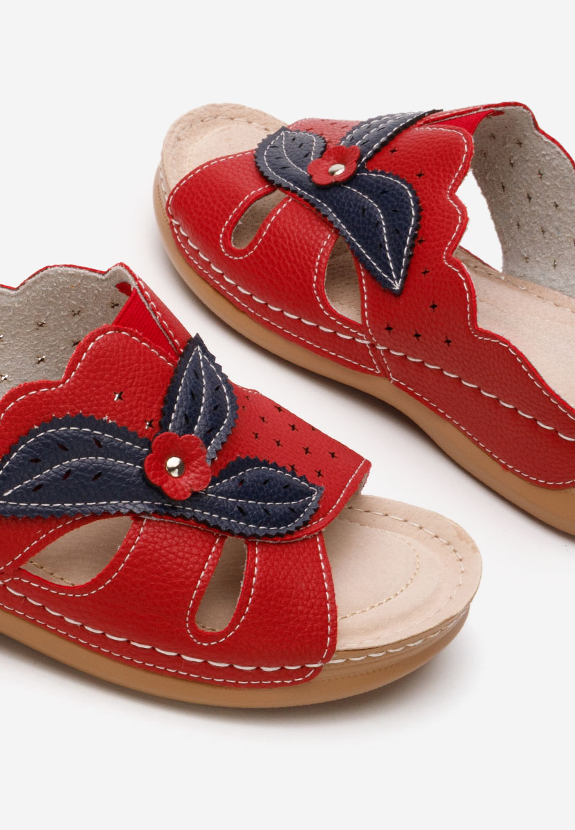 Czerwone klapki na koturnie Yanda