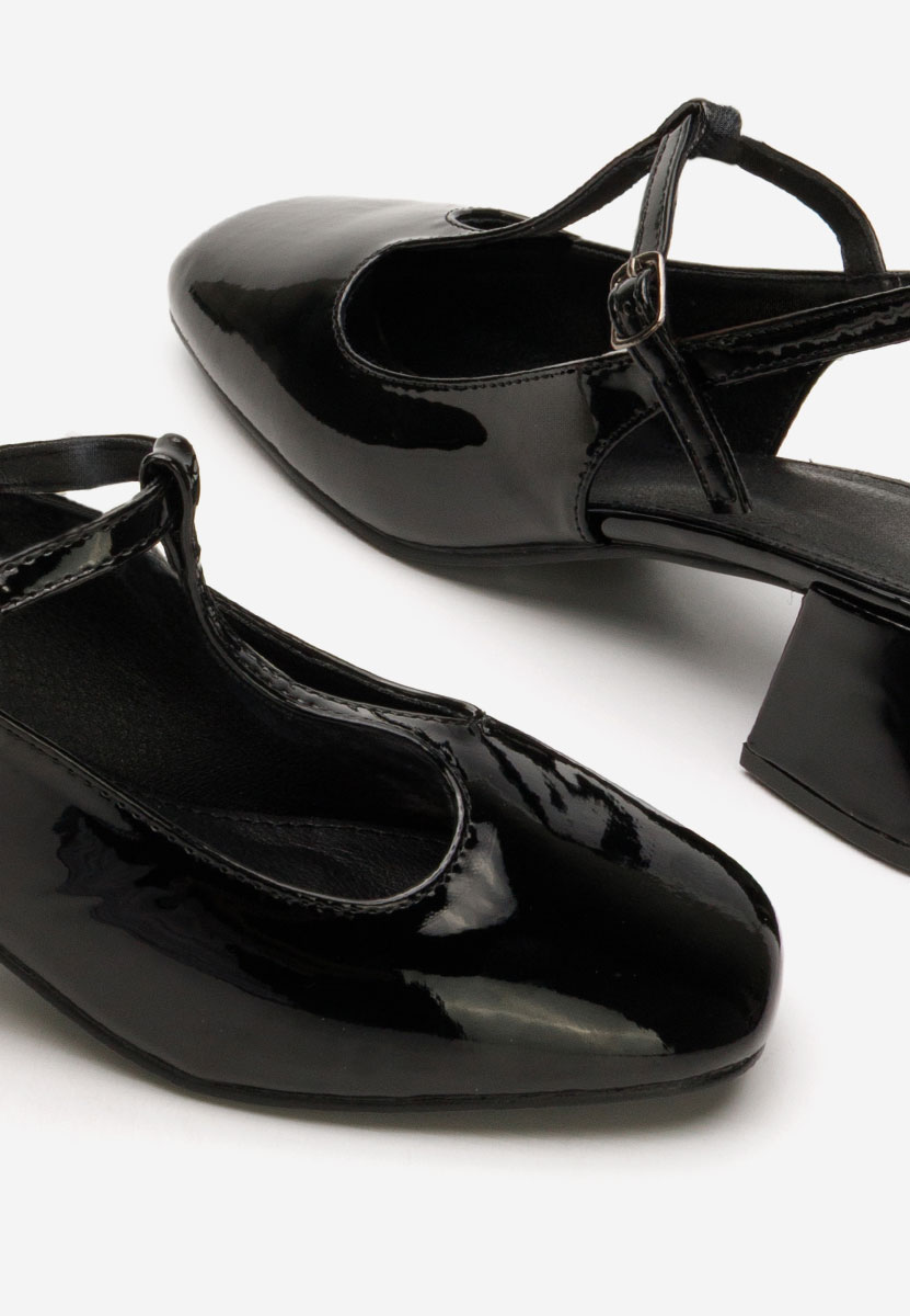 Czarne czółenka na słupku Beatrina