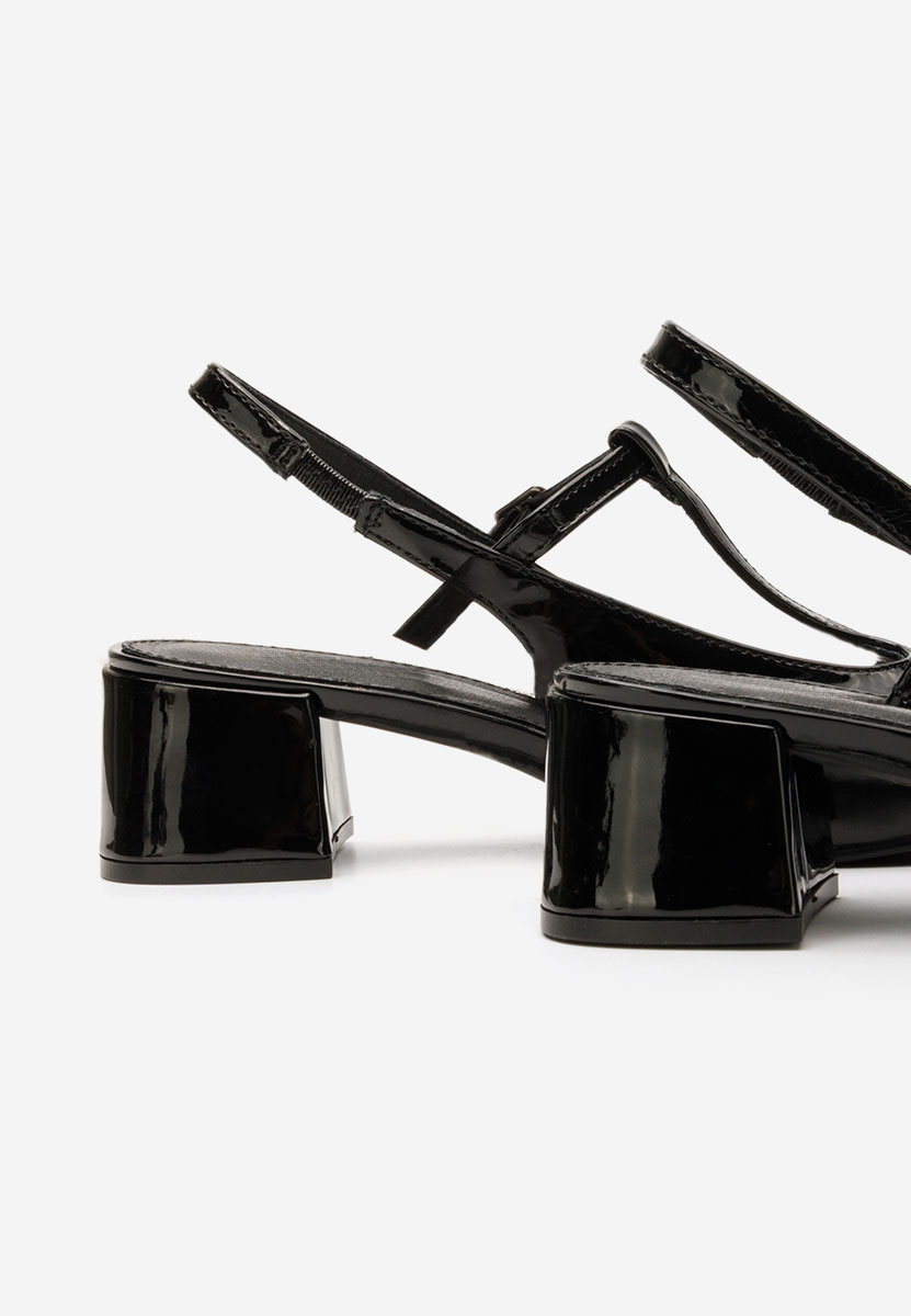 Czarne czółenka na słupku Beatrina