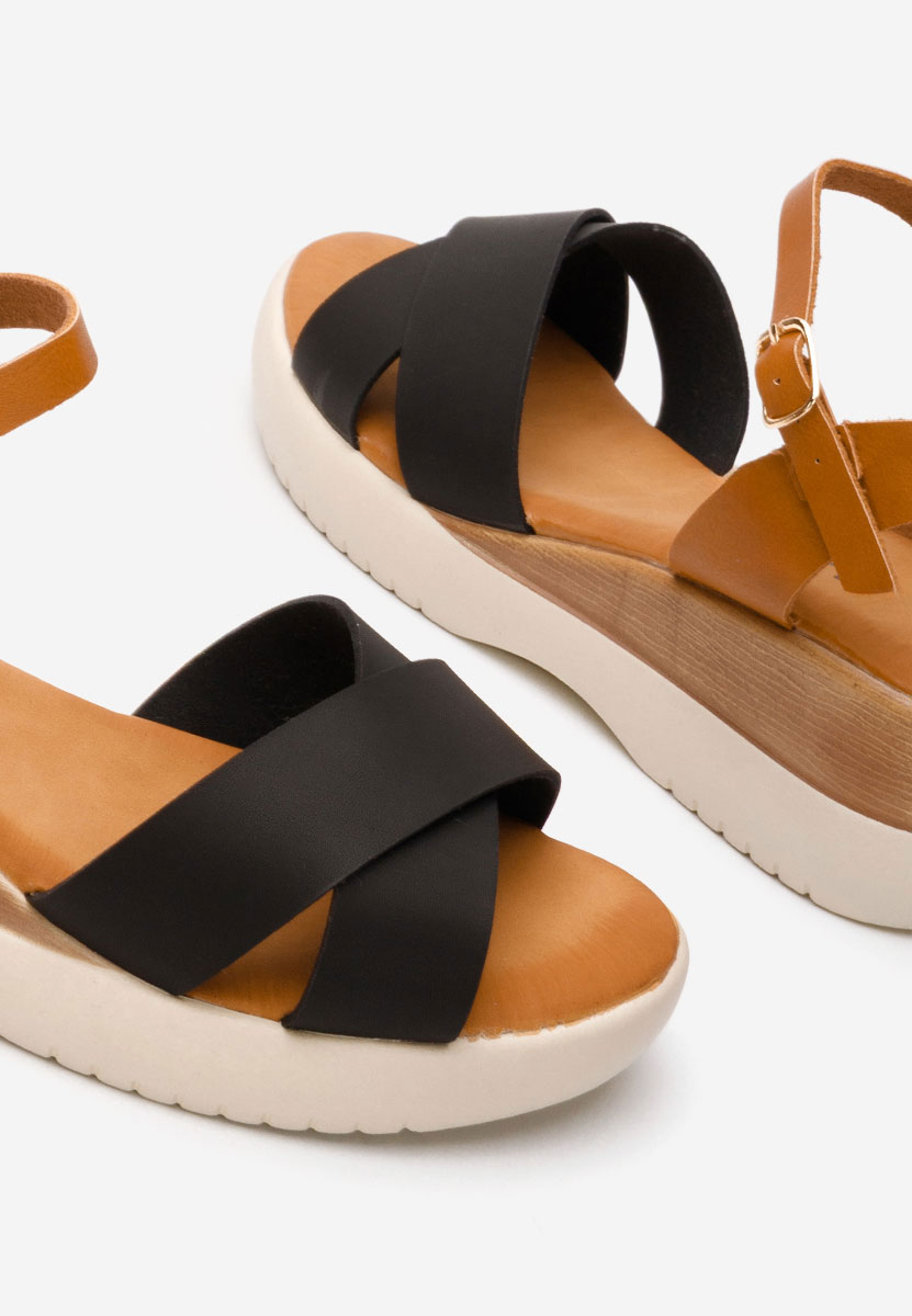 Czarne sandały na koturnie Andrea