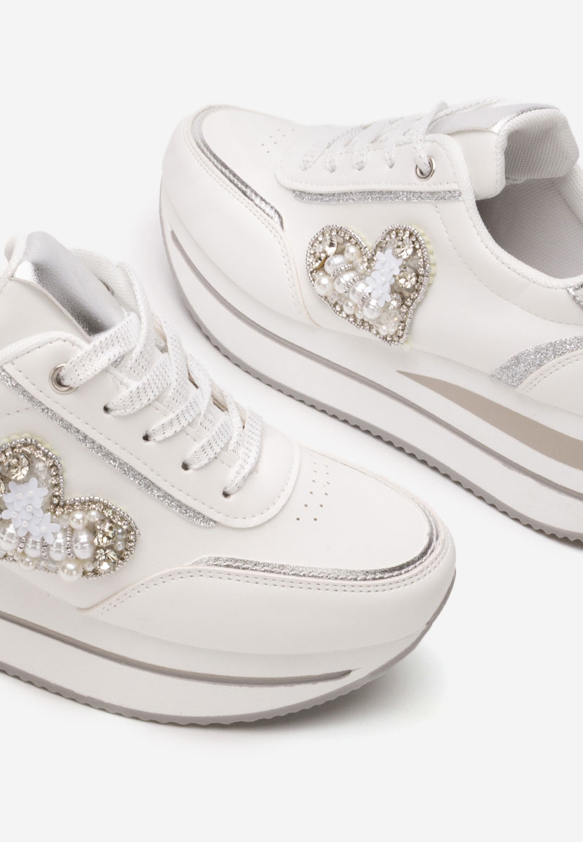 Białe sneakersy na platformie Karma