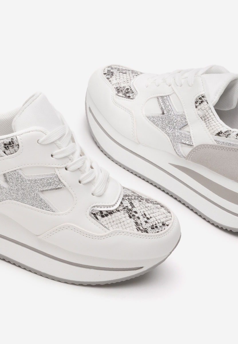 Białe sneakersy na platformie Jacquelyne