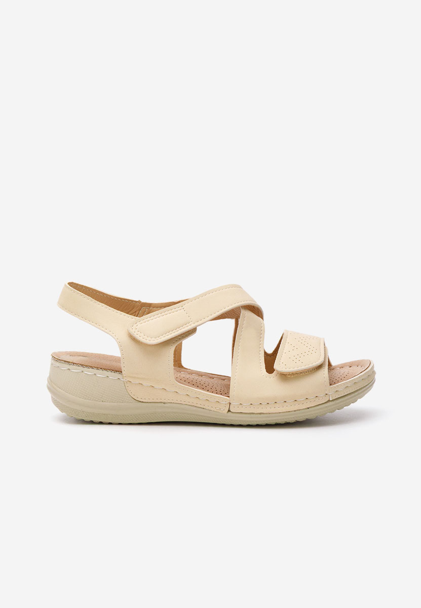 Beżowe sandały na niskim koturnie Lastisa