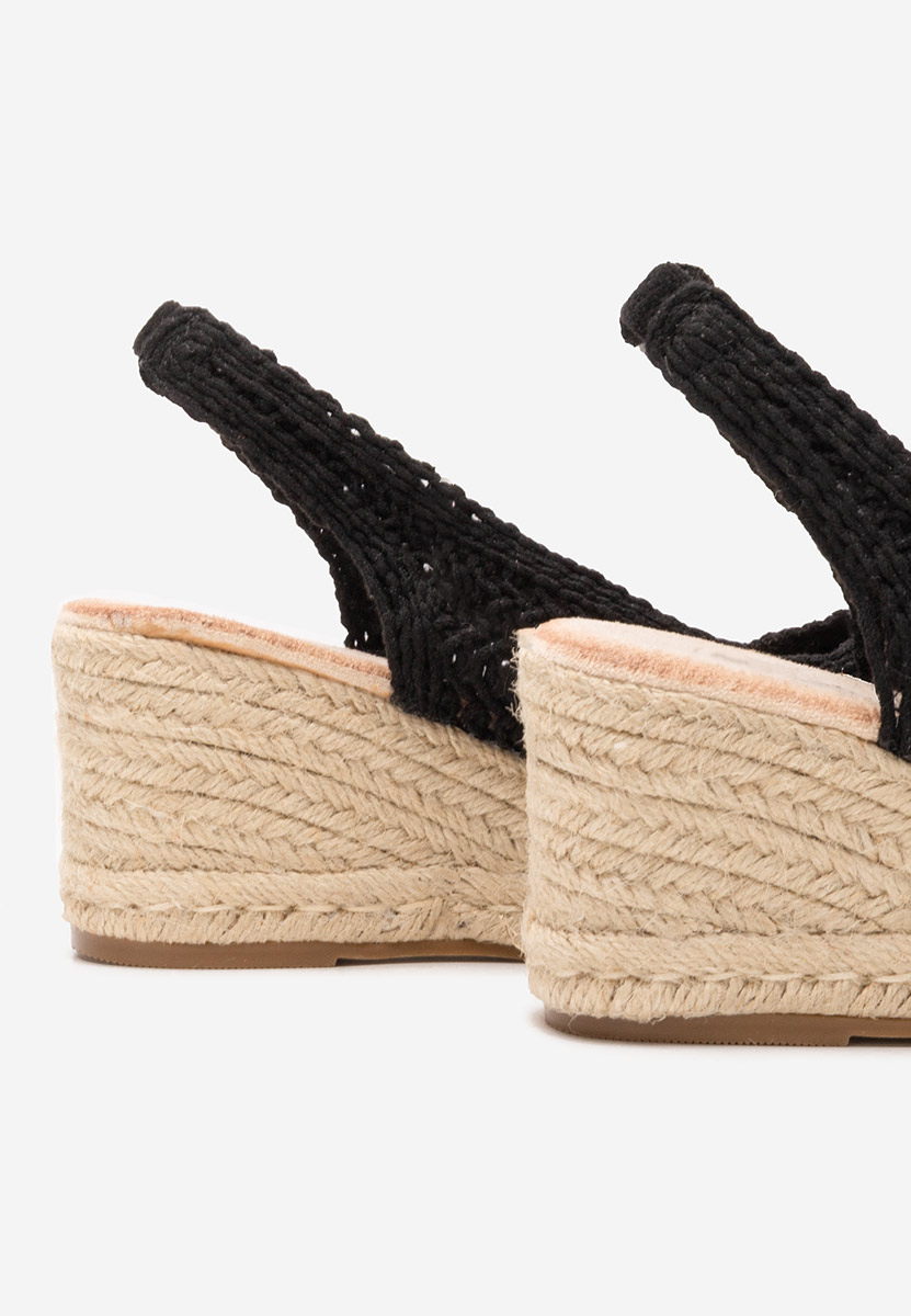 Czarne sandały na koturnie Xiomara