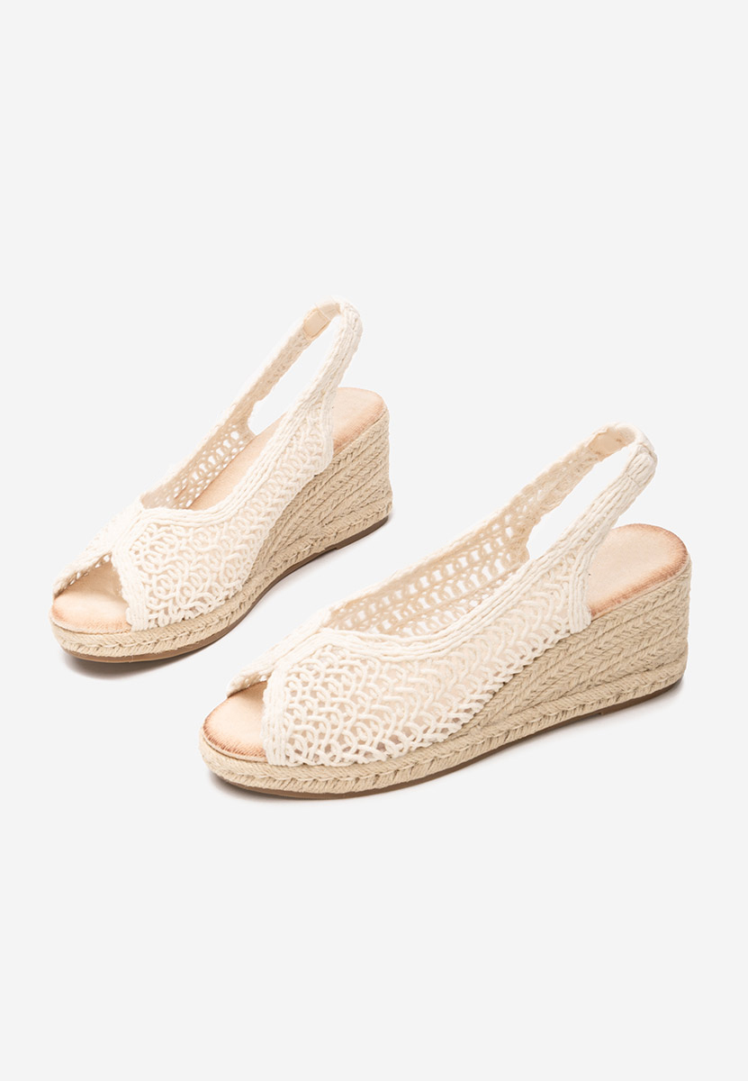 Beżowe sandały na koturnie Xiomara