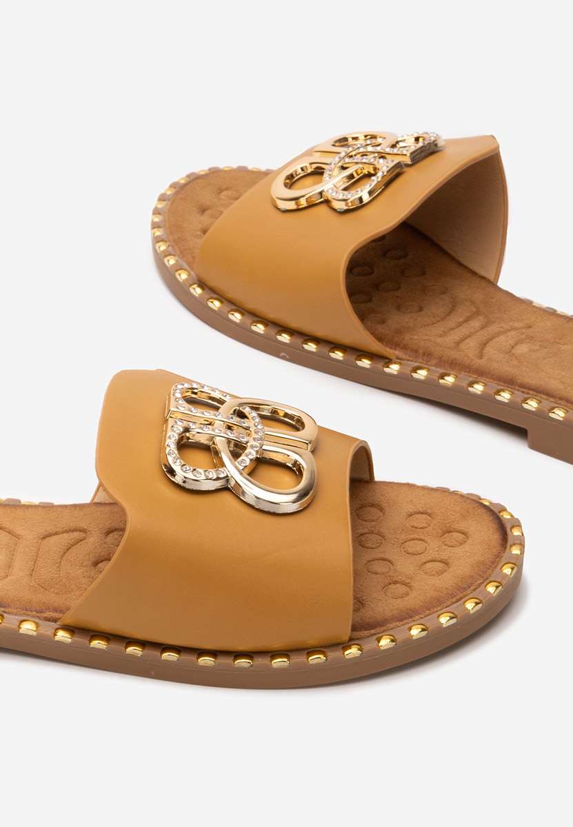 Camelowe klapki płaskie Evelina