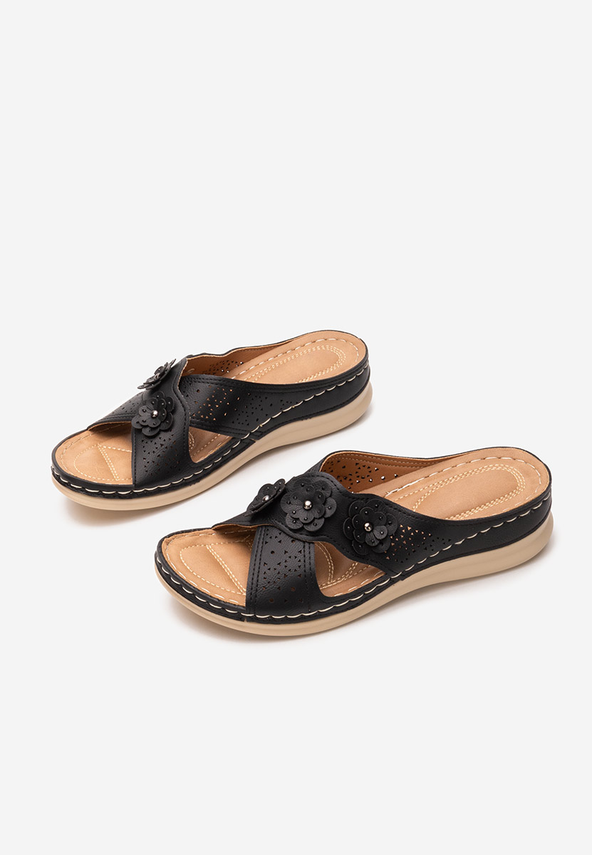 Czarne klapki na koturnie Clarysa