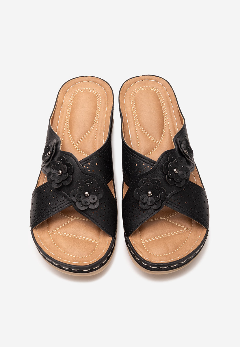 Czarne klapki na koturnie Clarysa